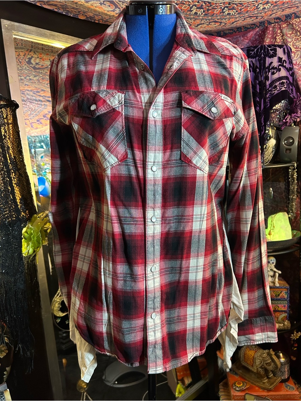Vans Red Black White Plaid Button-Up ruffled Shirt Size L